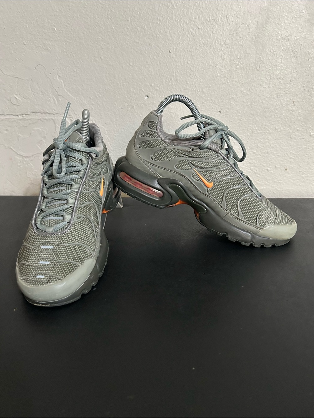 Nike Airmax 270 size 5.5 Y equivalent to women’s size 7